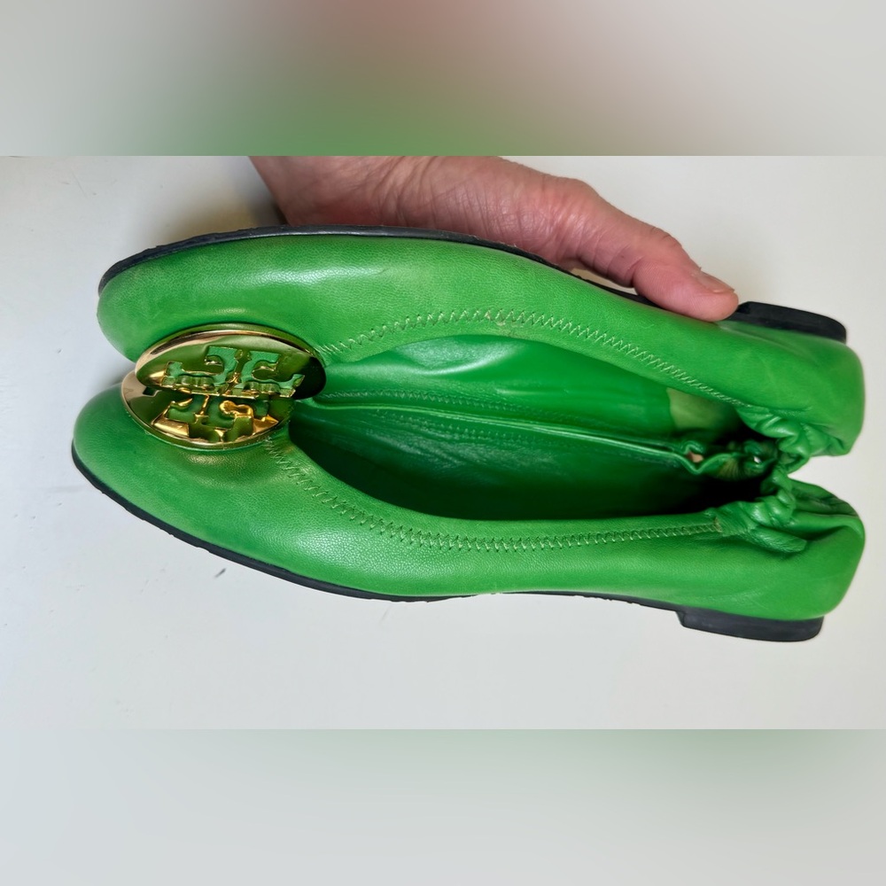 Tory Burch Bright Green Logo Ballet Flats with Gold Medallion - Picture 6 of 7